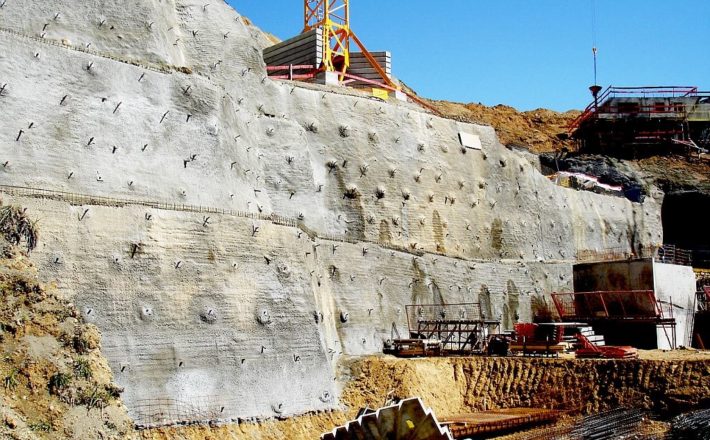 Géostructures à La Plagne (F) - Parois clouées pour la réalisation d'un complexe hôtelier